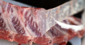 Silberhaut entfernen bei Spareribs Silberhaut entfernen Spare Ribs