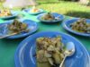 Bananen mit Mandelkrokant auf Mangospiegel k IMG