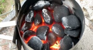 Wie zünde ich sicher einen Holzkohlegrill an?! Grill anzünden mit Anzündkamin