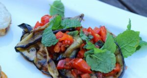 Gegrillte Minz-Aubergine k Aubergine mit Minze