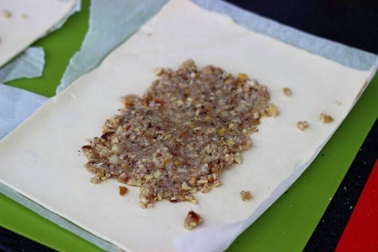 Hähnchenbrustfilet Wellington mit Maronen Apfel Füllung | LivingBBQ.de Hähnchenbrustfilet Wellington mit Maronen Apfel Füllung | LivingBBQ.de