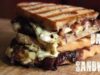Bacon Brie Sandwich mit Portweinzwiebeln Brie Panini Header