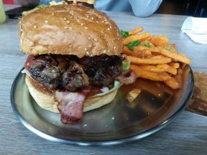 DuisBURGER BBQ Bacon Burger