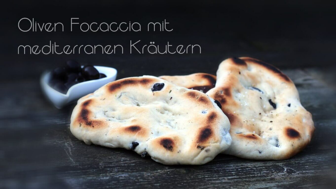 Focaccia mit Oliven und mediterranen Kräutern - LivingBBQ.de