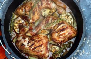 Cajun Hähnchenschenkel auf Gemüse aus dem Dutch Oven Cajun Hähnchenschenkel auf Gemüse aus dem Dutch Oven