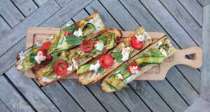 Mediterranes Fingerfood Baguette für den schnellen Hunger