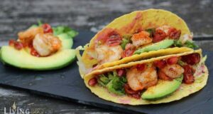 Taco Shells mit Garnelen und Avocado – Tex Mex Fingerfood vom Grill Taco Shells Mais Tortillas mit Garnelen und Avocado