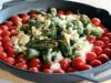 Mediterrane Pfanne mit Pimientos de Padron, Tomaten und Fetakäse Beilage zum Grillen Mediterrane Pfanne