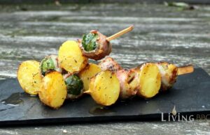 Rosenkohl Spieße mit Speck und Kartoffeln grillen Rosenkohl Kartoffel Spieße Wintergrillen
