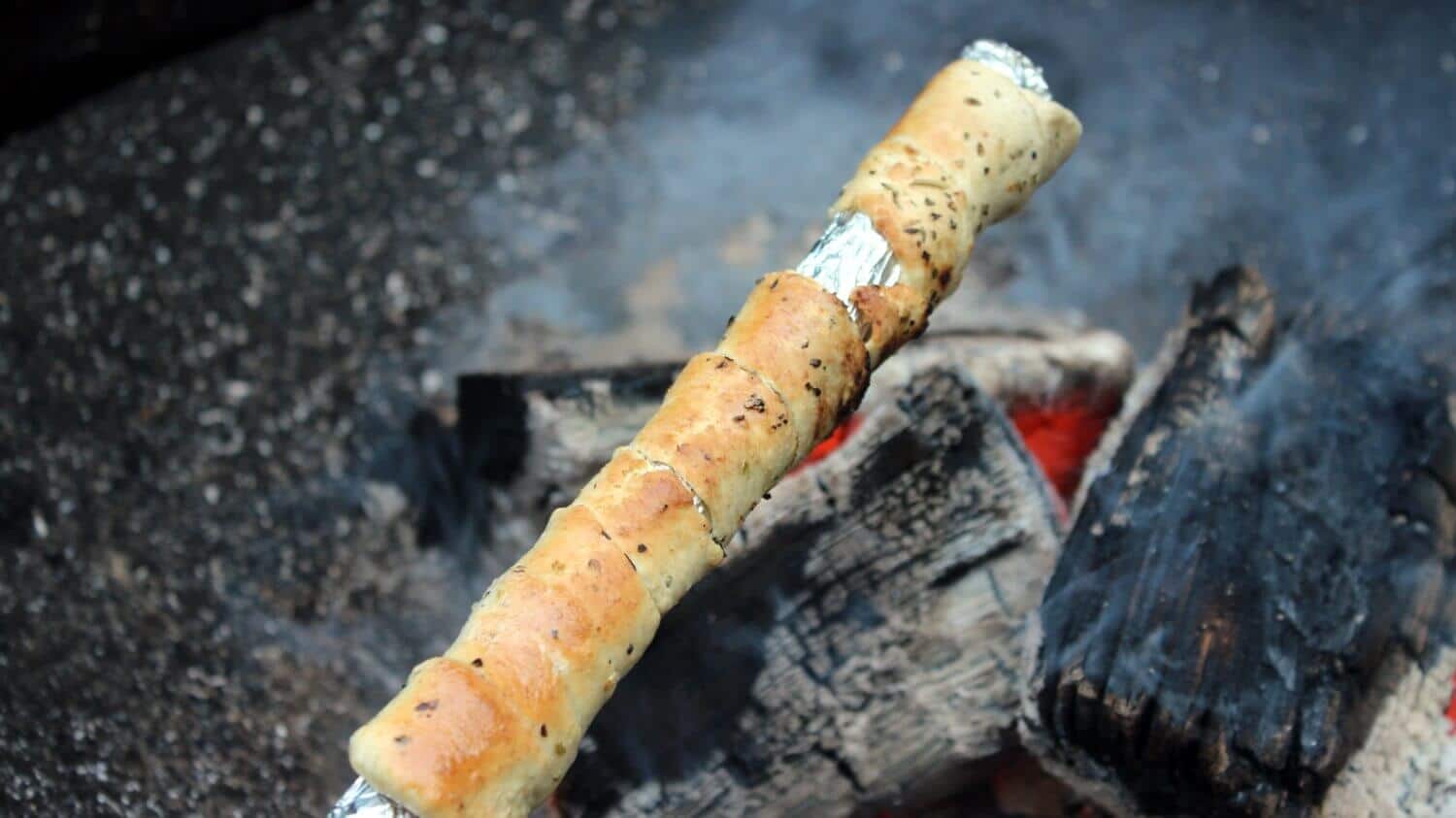 Stockbrot Rezept - Gemütlichkeit an der Feuerschale | Living BBQ