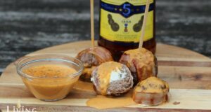 Griechische Moinkballs mit Metaxa Sauce und geräucherten Olivenkernen griechische Moinkballs Metaxasauce