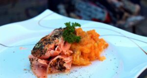 Süßkartoffel-Püree mit Sellerie aus dem Pelletsmoker Flammlachs auf Süßkartoffelpüree