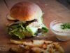 Fisch-Burger mit Seelachsfilet und selbstgemachter Remoulade
