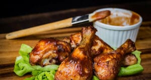 Hähnchenkeulen (Drumsticks) aus dem Traeger Pellet Smoker Hühnerkeulen Traeger Timberline 1300