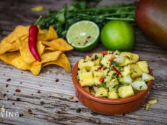 Mango Salsa mit Gurken als einfache und leckere Beilage Mango Salsa