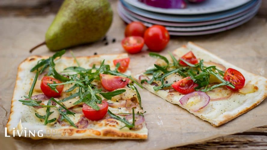 Flammkuchen vom Pizzastein im Grill - LivingBBQ.de Flammkuchen vom Pizzastein im Grill - LivingBBQ.de