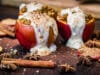 Bratapfel vom Grill mit süßer Füllung und knusprigem Topping