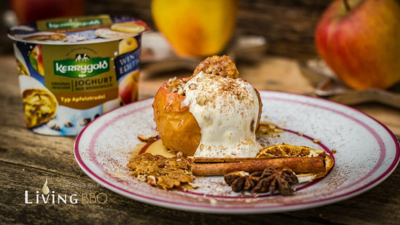 Bratapfel mit Käsekuchen gefüllt aus dem Smoker - LivingBBQ.de