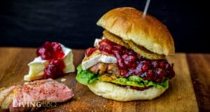 Enten-Burger mit Camembert und Preiselbeeren Enten-Burger Camembert Preiselbeeren