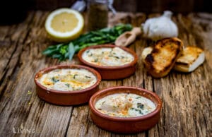 Gratinierte Jakobsmuscheln in Weißwein-Soße gratinierte Jakobsmuscheln in Caszuelas