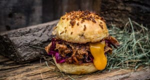 Pulled Chicken – leckeres gezupftes Hühnchen vom Grill Pulled Chicken Burger