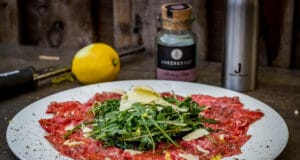 Rindercarpaccio selber machen – das Original aus Italien Rinder-Carpaccio mit Cheddar und Zitronenabrieb