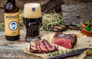 Bison Rumpsteak mit Spargelsalat und Brot Leonardo Taverna Bison Rumpsteak