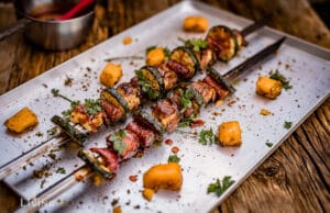 Grillspieße mit Bratwurst vom Kugelgrill Grillspieße mit Bratwurst