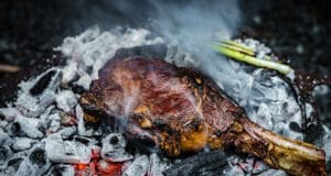 Caveman Steak – Steak direkt in der Glut grillen Caveman Steak in der Glut