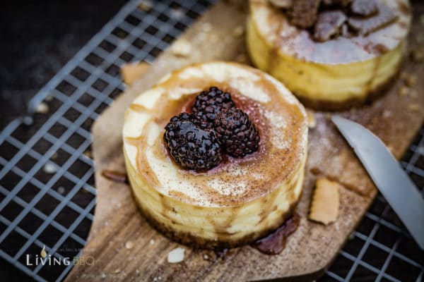 Mini New York Cheesecake im Grill gebacken - LivingBBQ.de