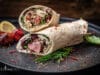 Lamm-Wrap mit Knoblauchcreme und Feta Lamm Wrap mit Tzatziki und Kräutern