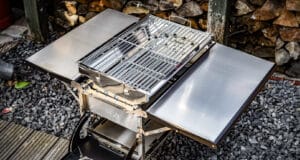 CampFeuer BBGo! Campinggrill – Mobiler Holzkohlegrill im Test CampFeuer BBGo! Edelstahl Holzkohlegrill mit Seitenkocher