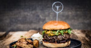 Whiskey Cheeseburger Whiskey Cheeseburger mit Cheddarkäse
