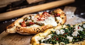 Pide selber machen – Türkische Pide vom Pizzastein im Grill Pide selber backen