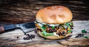 Sucuk Burger mit Cheddar Sucuk Burger mit Cheddar Käse