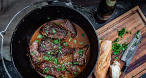 Guinness Short Ribs aus dem Dutch Oven Guinnes Short Ribs Dutch Oven