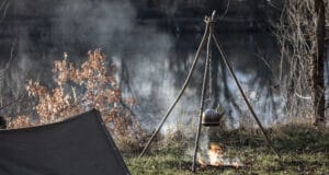 Petromax Dreibein-Ring inklusive Kette und Haken für Outdoorenthusiasten Petromax Dreibein-Ring Lagerfeuer