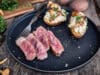 Backkartoffel (Ofenkartoffel) mit Pfifferlingcreme und Wagyu Steak Backkartoffel mit Pfifferlingcreme und australischem Wagyu