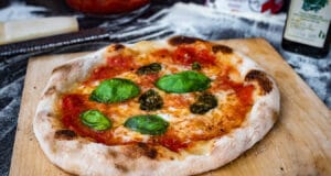Neapolitanische Pizza – Pizza Margherita, die beste Pizza der Welt Neapolitanische Pizza