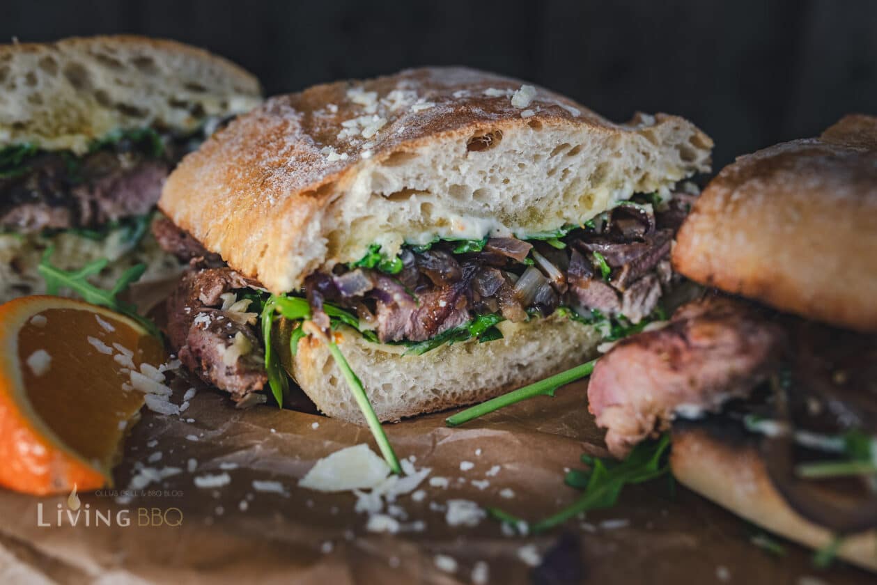 Barbarie Entenbrust Sandwich mit karamellisierten Zwiebeln und Cheddar ...