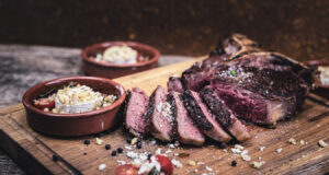 Gratinierter Ziegenkäse mit Steak Ziegenkäse gratiniert dry Aged Steak
