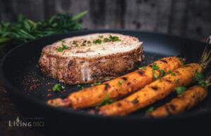 Rollbraten vom Grill – Saftiges Rezept mit Dattelcreme-Füllung Rollbraten vom Grill | Drehspieß