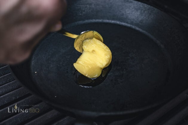 Butterschmalz in der Pfanne erhitzen