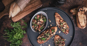 Bruschetta mit Sardellen Mandel Pesto Sardellen Mandel Pesto Bruscetta