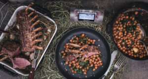 Lammkarree im Wiesenheu mit Kichererbsen Lammkarree mit Kichererbsen