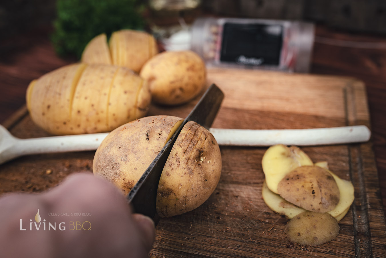 Kartoffeln einschneiden für Fächerkartoffeln zum Schweinebauch 