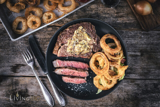 Steak in Dijon Senf Marinade mit frittierten Zwiebeln