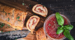 Stromboli Pizza – Rezept für gerollte Pizza vom Grill Stromboli Pizza selber machen Rezept
