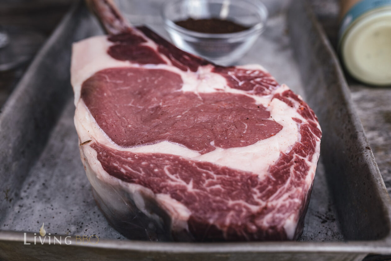 Cowboy Steak mit Kaffee Rub und gegrilltem Salat - LivingBBQ.de
