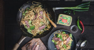 Steak Pasta – Satay Nudeln aus dem Wok mit Steak vom Grill Steak Pasta